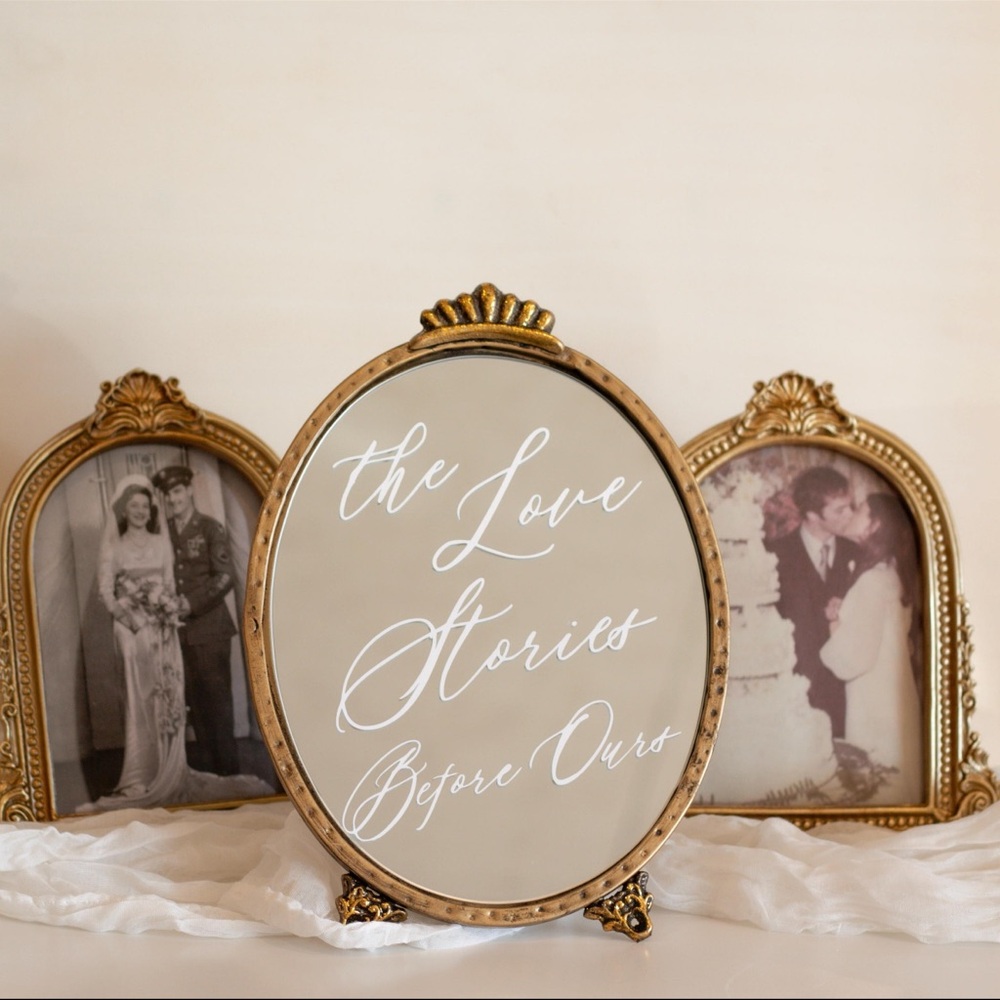 Gold Vintage Oval Tabletop Picture Frame